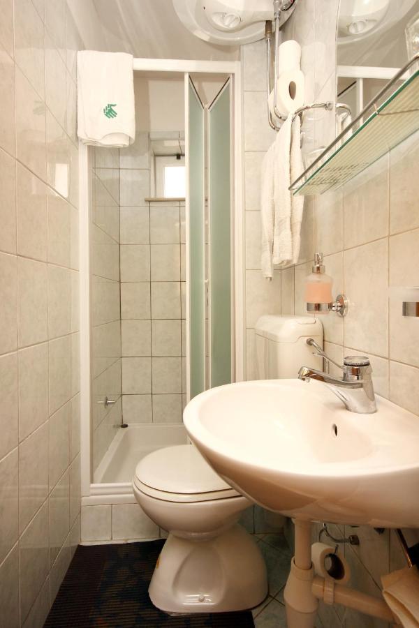 Apartments And Rooms By The Sea Racisce, Korcula - 4341 Екстериор снимка