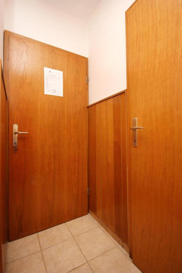 Apartments And Rooms By The Sea Racisce, Korcula - 4341 Екстериор снимка